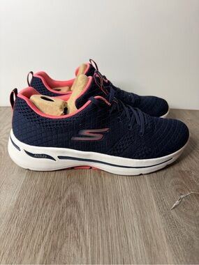 Skechers GoWalk Arch Fit Unify Vegan Size 10